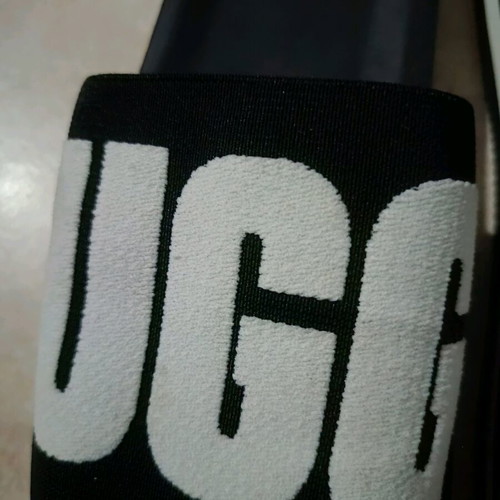 Ugg unisex slippers like new, size 42, black