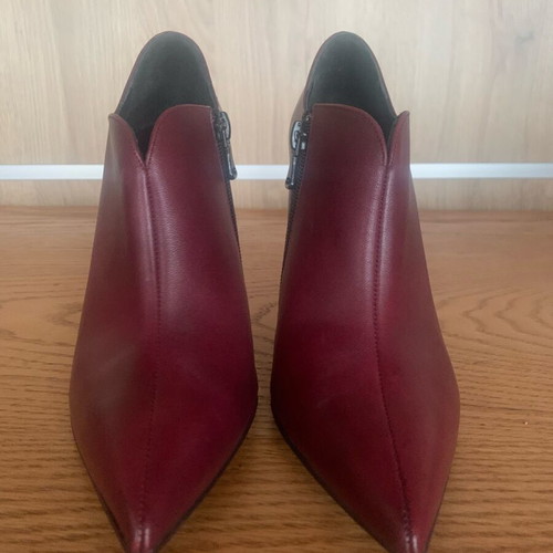 Mourzi leather burgundy ankle boots new with high heel