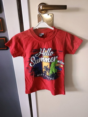 T-shirt for 5-year-old boy like new, red, size 116 cm