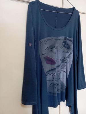 Women's blouse blue like new, size M