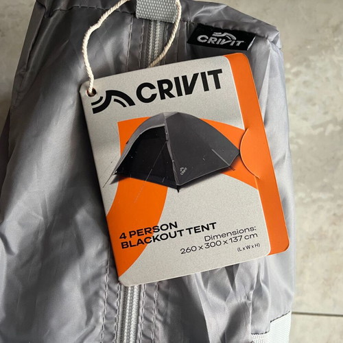 Tent for 4 people new, dimensions 260x300x137 cm