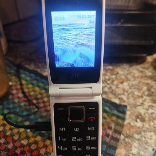 ZTE R340E phone like new, dual SIM, large buttons, white