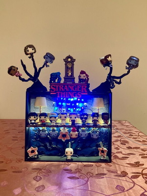 Stranger Things base with 24 figures and lighting