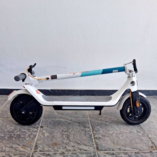 Egoboo X Maui California electric scooter like new, 25km/h max speed