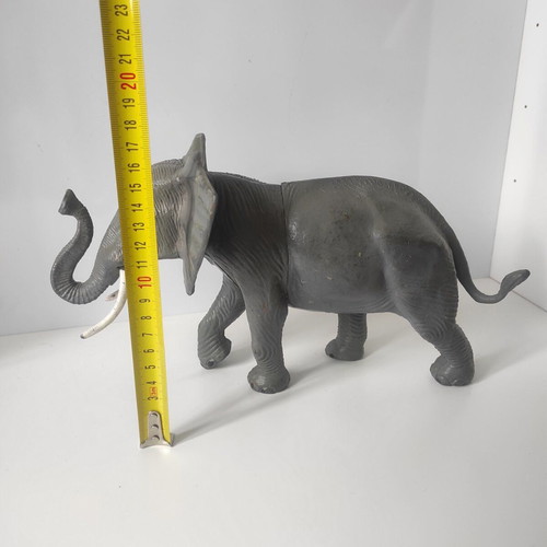 Elephant like new, solid weight 638g