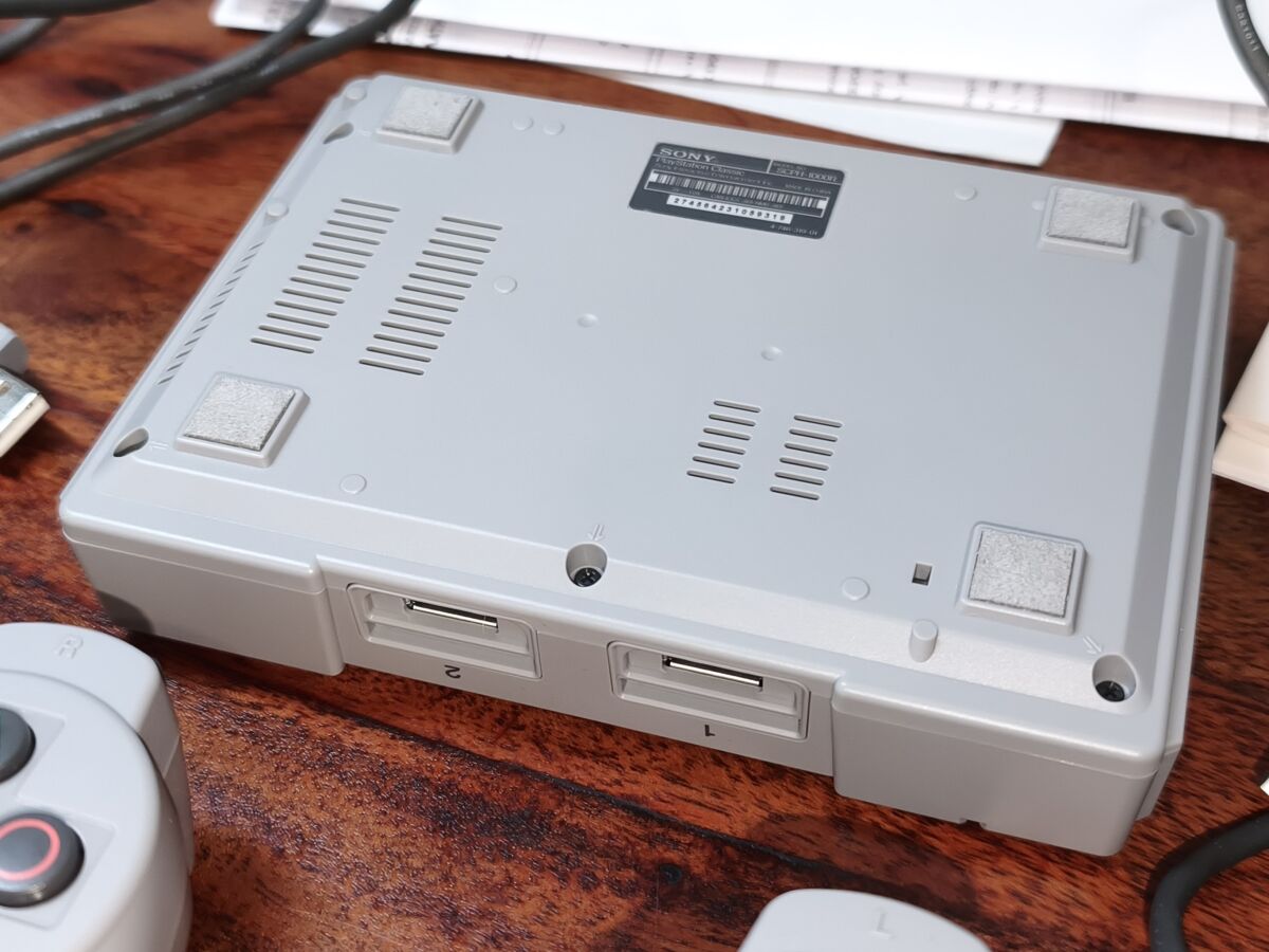 PlayStation Classic console with 2… - € 150,00 - Vendora.cy