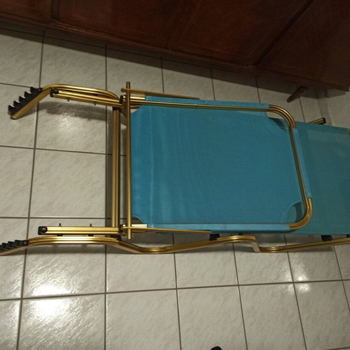 Professional beach lounger in blue like new