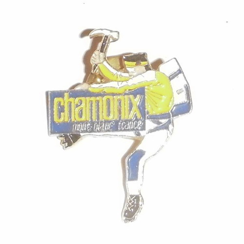 Set of 14 souvenir magnets, 4 badges and 1 pin