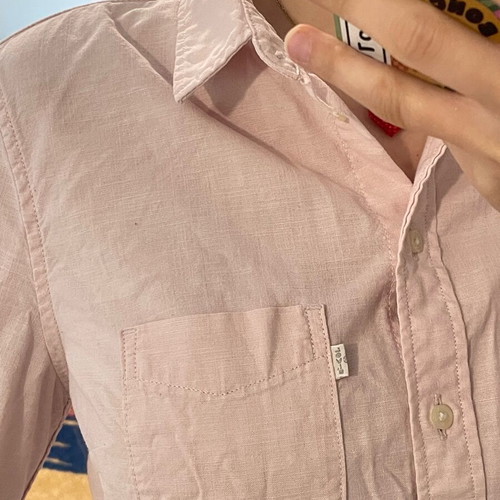 Levi’s pink shirt size M like new