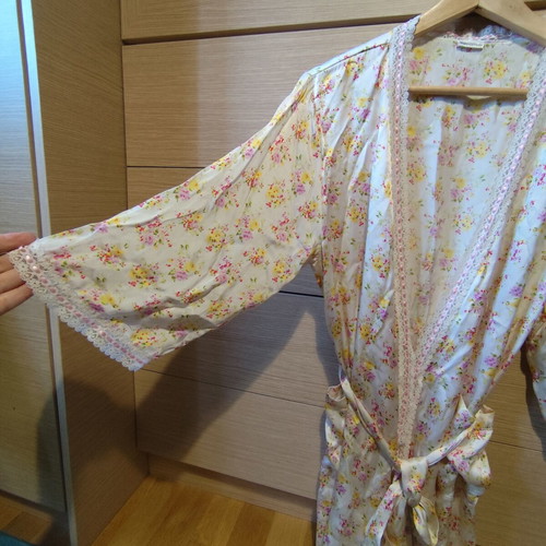 Yamamay Printed Kimono like new, with pockets and lace, size L