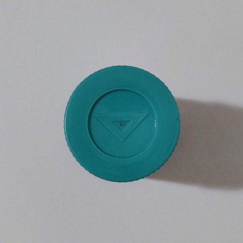 Vicks VapoRub Vintage Plastic Jar used, 1970s collectible