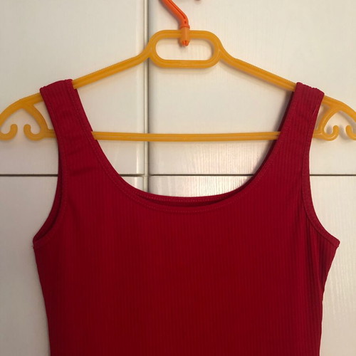 Red summer elastic dress new with side slit size M