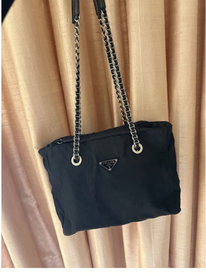 Prada γυναικεία τσάντα ώμου μεταχειρισμένη, μαύρη