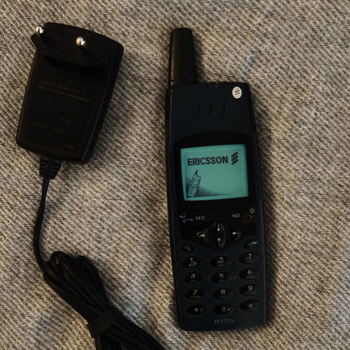 Ericsson R320s mobile phone