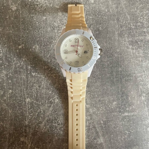 Pretty bra wristwatch like new, white