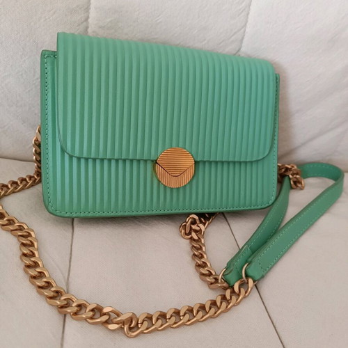Visone small shoulder bag like new, mint color