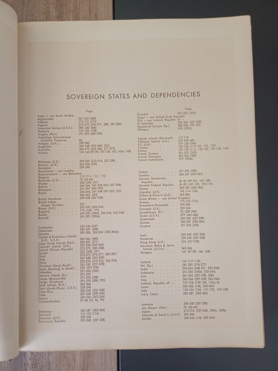 Pergamon World Atlas 1968, English - € 60,00 - Vendora.cy
