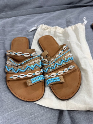 Boho leather sandals with shells and beads new, turquoise details