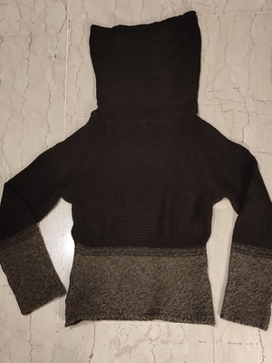 Two-tone turtleneck sweater used, brown and beige