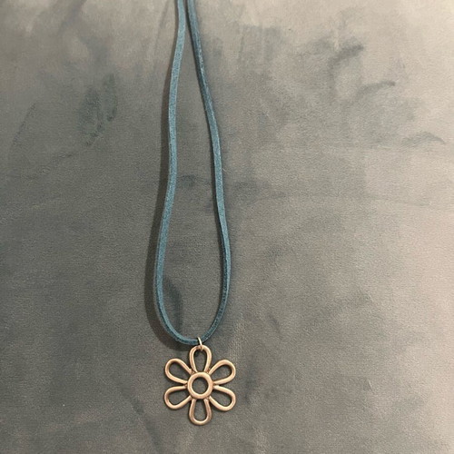 Silver 925 necklace with leather and flower like new