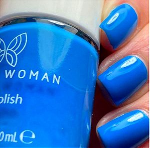 Βερνίκι νυχιών σε νέον μπλε απόχρωση από την αμερικανική εταιρία Pretty Woman