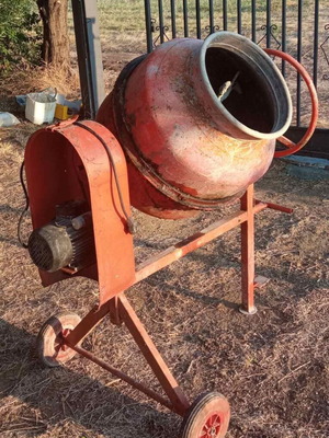 Electric Concrete Mixer used, fully functional