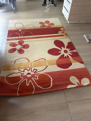Rug very good quality like new, red beige orange