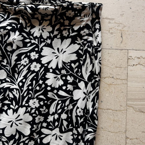Floral skirt Sinsay size L, like new, black and white