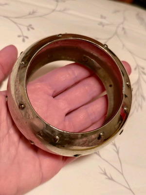 Silver bracelet like new with discreet studs