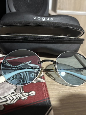 Vogue VO 4157-S γυαλιά ηλίου σε λευκό και μπλε