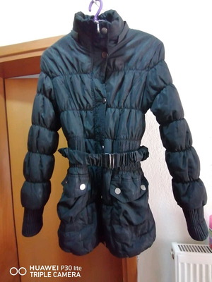 Γυναικείο μπουφάν μεταχειρισμένο, μαύρο με ζωνάκι και γουνάκι, μέγεθος L