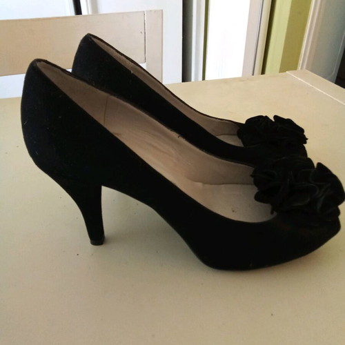 Unisa peep toe pumps with flower decoration, like new, size 37, black