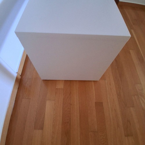 Table white like new, dimensions 90x49.5x50 cm
