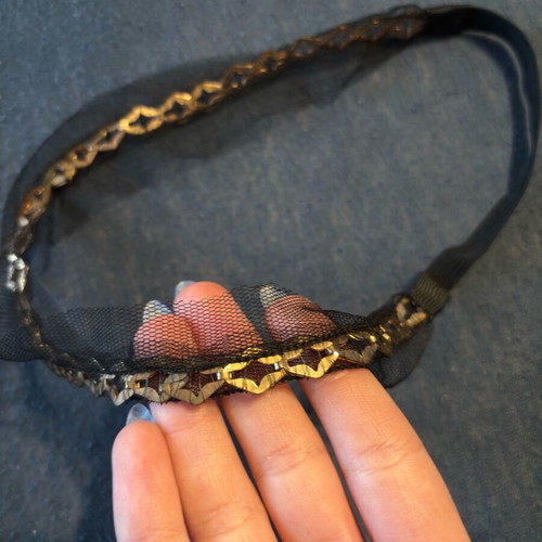 Gold choker necklace like new, made of stainless steel