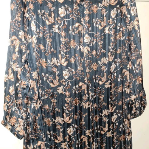 Dress size 38 used, silk pleated with thin lining