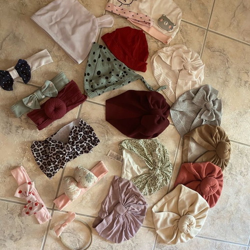 Headbands and beanies like new, for 0 to 12 months