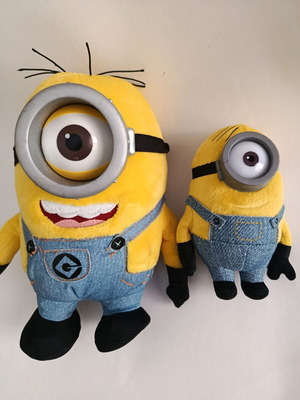 Minions Universal Studios plush set of 2 like new