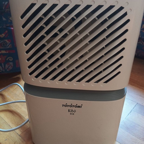 Toyotomi Kibo dehumidifier like new