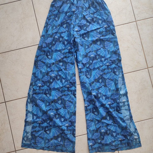 Toi&Moi wide-leg pants, size M, blue and white