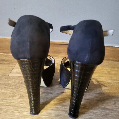 Black suede sandal with 13 cm heel like new, size 39
