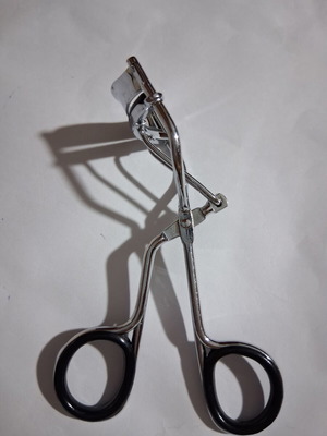 Eyelash curler like new for perfect lash lift before makeup