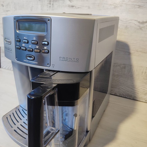 De'Longhi Magnifica Elegance Pronto Cappuccino espresso machine with digital display