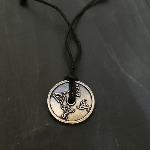 Vegvisir pendant with Scandinavian runes like new