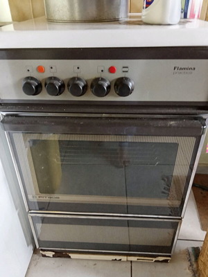 Electric stove used with fully functional oven