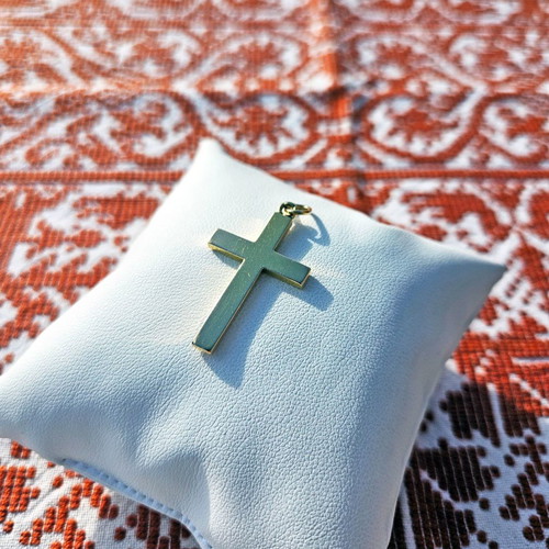 Gold cross 18K used, 6.29g, size 3.7x2cm
