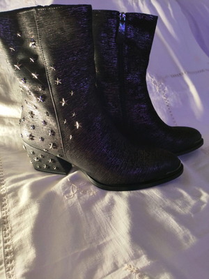Cloud 9 by L ankle boots new, size 40, black with stars