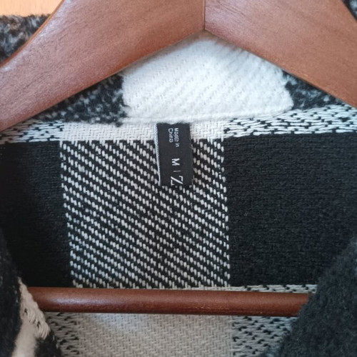 Checked cardigan like new, size M, black and white