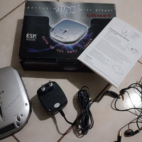 Portable CD/MP3 Player Comet new with adapter and headphones
