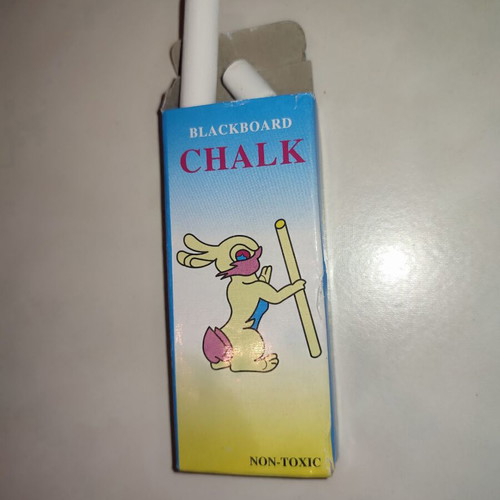 Chalk set like new, 5 colored and 3 white pieces