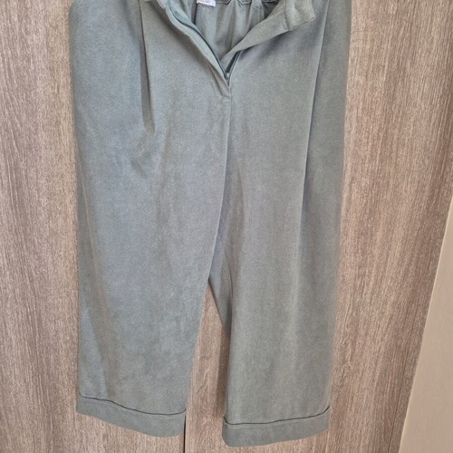 Helmi trouser size L loose fit baggy pistachio color button missing